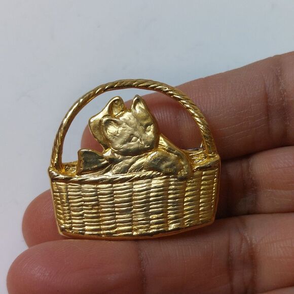 Vintage Jewelry - Vintage Adorable Kitty Cat Sleeping In a Basket Gold Tone Brooch Pin